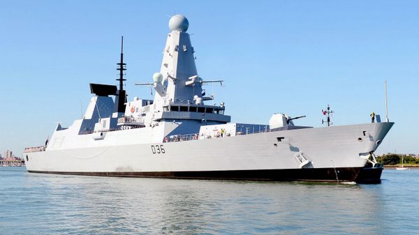The Royal Navy Type 45 Destroyer, HMS Defender/Эсминец Королевского флота Тип 45, HMS Defender