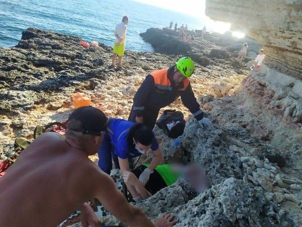 В Крыму турист травмировался при прыжке в воду со скалы