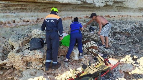 В Крыму турист травмировался при прыжке в воду со скалы