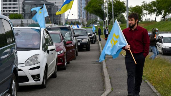 Участники автопробега в Киеве в 76-ю годовщину депортации