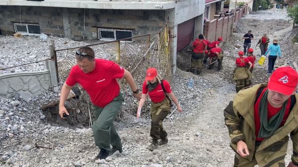 Волонтеры Молодежки ОНФ  на расчистке завалов в Ялте