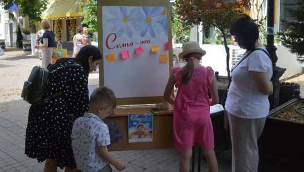 Мероприятие в Симферополе, приуроченное ко Всероссийскому дню семьи, любви и верности 