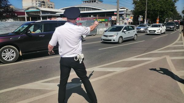 В Симферополе сотрудники регионального управления ГИБДД и ФССП провели совместное мероприятие Должник