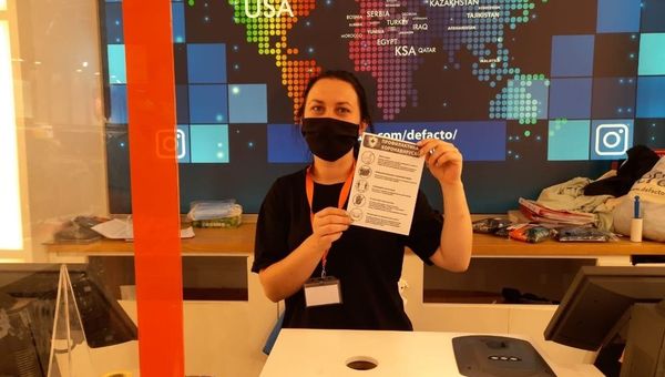 Антиковидные листовки в симферопольских магазинах