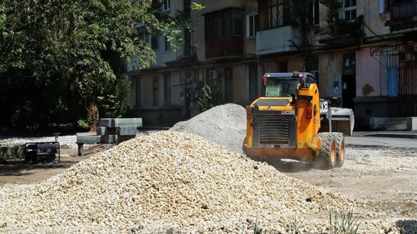 Работы по благоустройству дворов в Симферополе