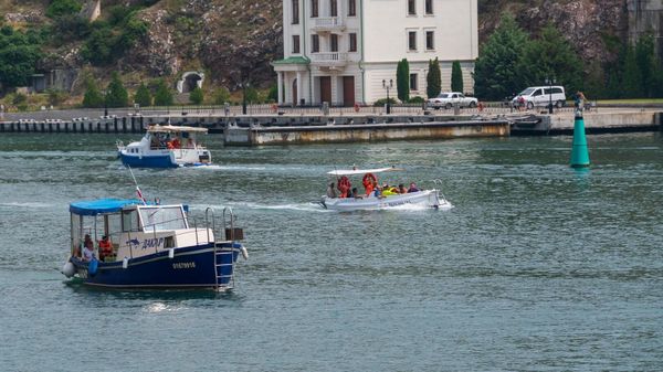 Прогулочные катера в Балаклавской бухте