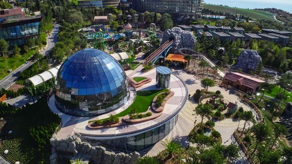 Парк Дримвуд и Японский сад на территории отеля Mriya Resort & SPA