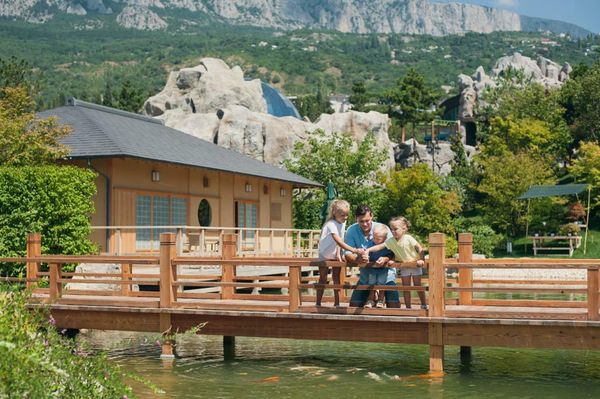 Парк Дримвуд и Японский сад на территории отеля Mriya Resort & SPA
