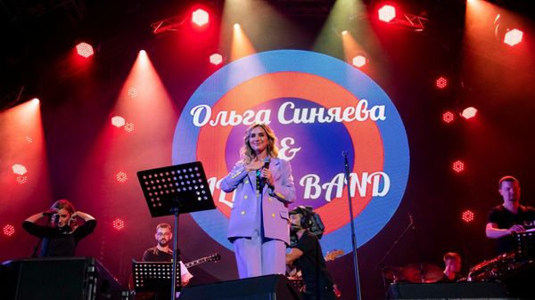 Ольга Синяева и Allsee Band  на сцене фестиваля Koktebel Jazz Party