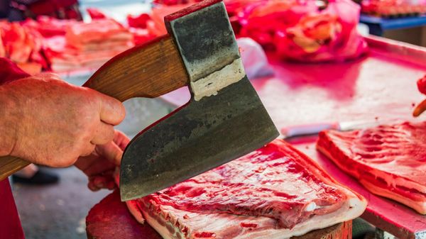 Продажа мяса на рынке