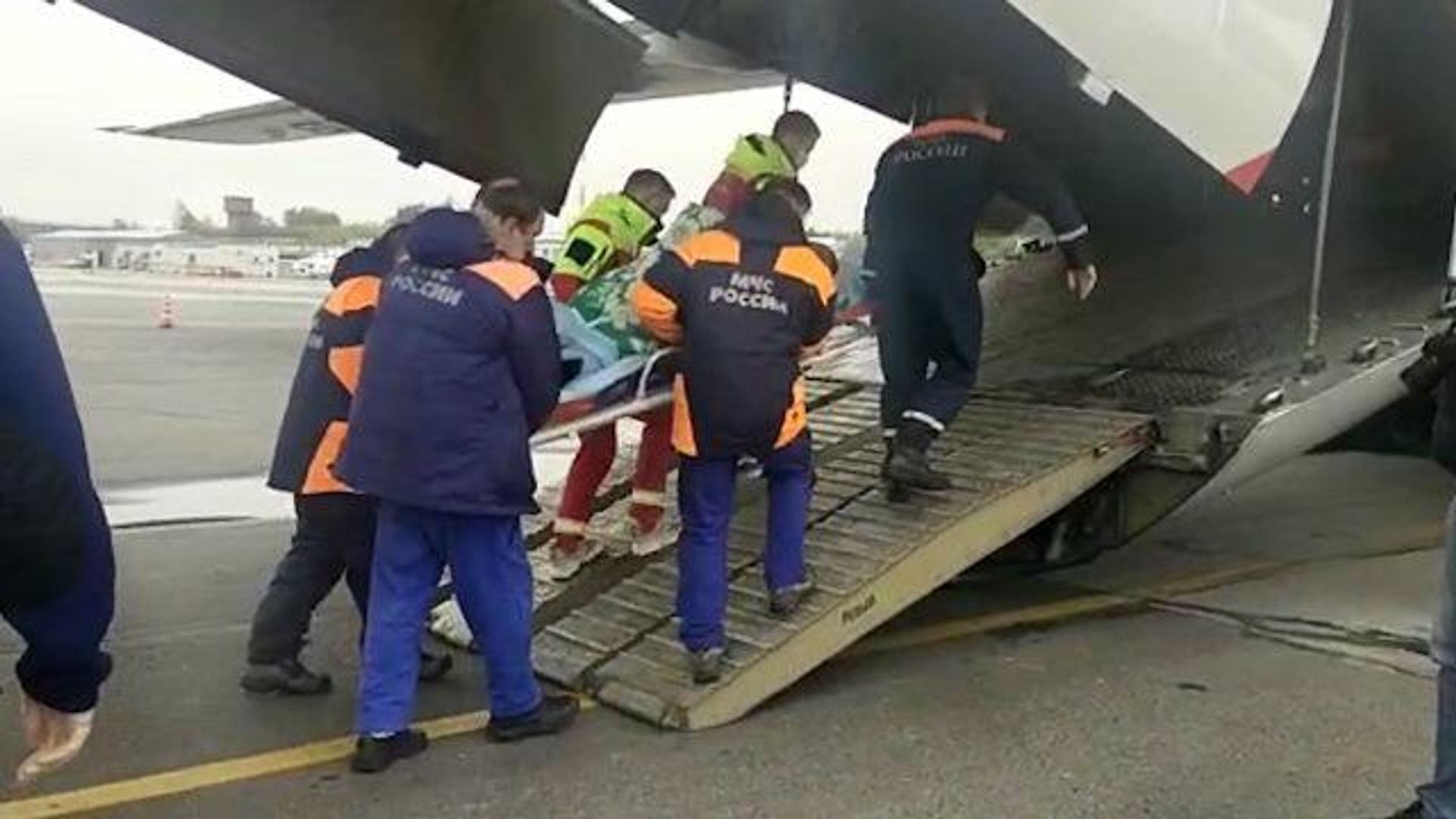 Спецборт МЧС с ранеными при стрельбе в Перми вылетел в Москву - РИА Новости, 1920, 21.09.2021