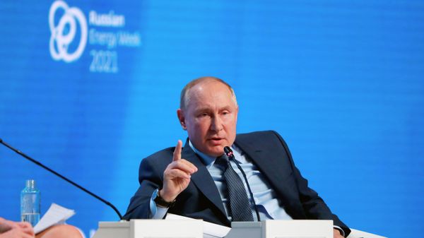 Президент РФ В. Путин принял участие в пленарном заседании форума Российская энергетическая неделя