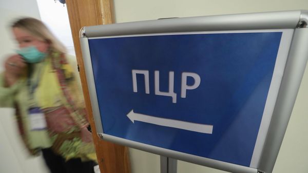 Указатель ПЦР во время встречи избранных депутатов Государственной Думы VIII созыва в Доме Союзов в Москве