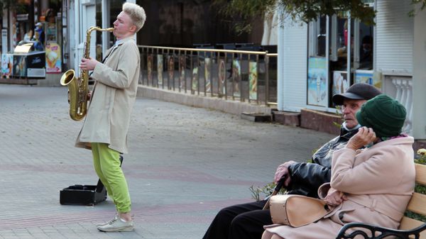 Уличный музыкант в Севастополе