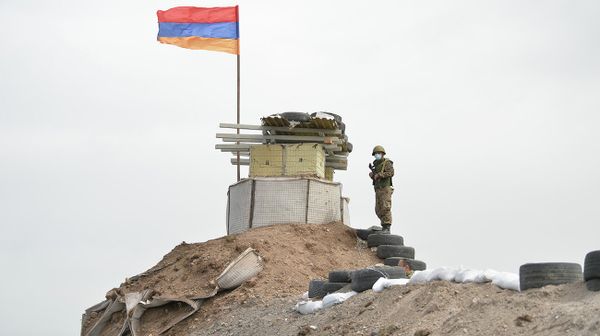 Армянские военнослужащие на границе в Азербайджаном