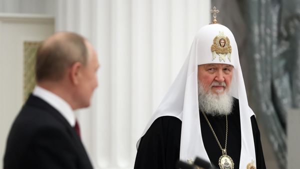 Президент РФ В.Путин наградил патриарха Кирилла орденом Святого апостола Андрея Первозванного