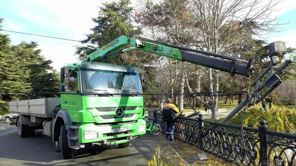 В Симферополе ликвидируют последствия шторма. 30 ноября 2021 года
