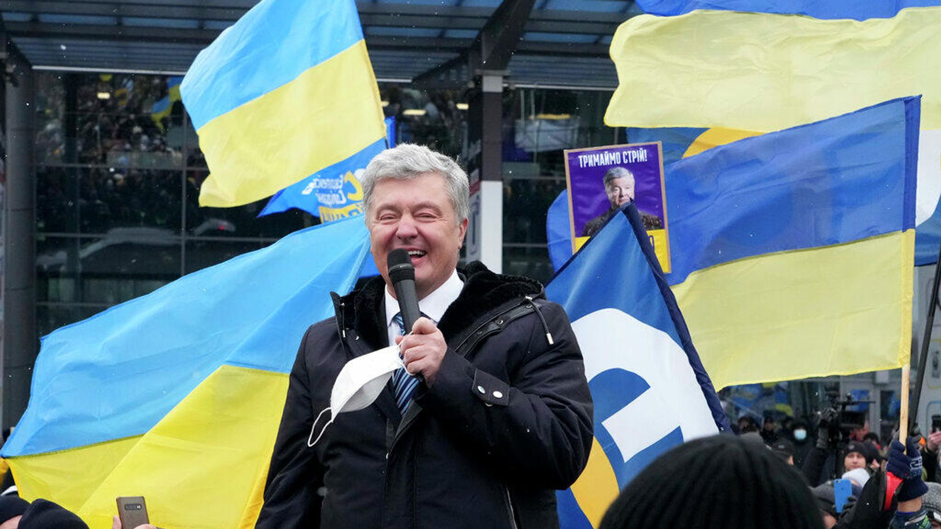 Экс-президент Украины Петр Порошенко в международном аэропорту Жуляны под Киевом. 17 января 2022 года - РИА Новости, 1920, 17.01.2022