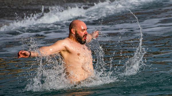 Купание в море