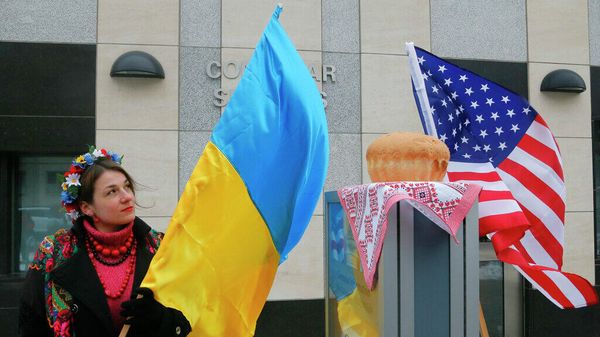Перед посольством США в Киеве, Украина. 20 января 2017 г.