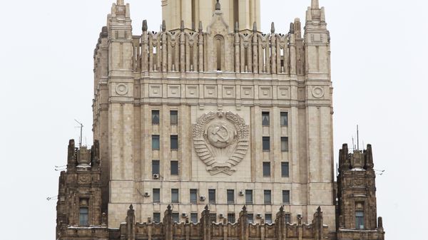 Здание Министерства иностранных дел РФ на Смоленской площади в Москве