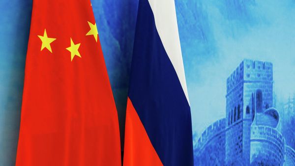 Флаги России и КНР