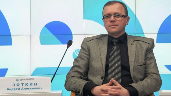 Доцент кафедры философии Таврической академии КФУ им. В. И. Вернадского, кандидат социологических наук Андрей Зоткин.