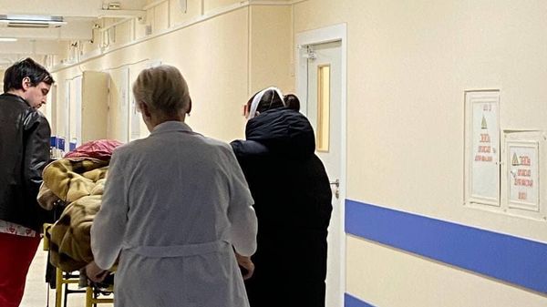 Раненную на Украине девочку спецбортом отправили из Севастополя в Москву