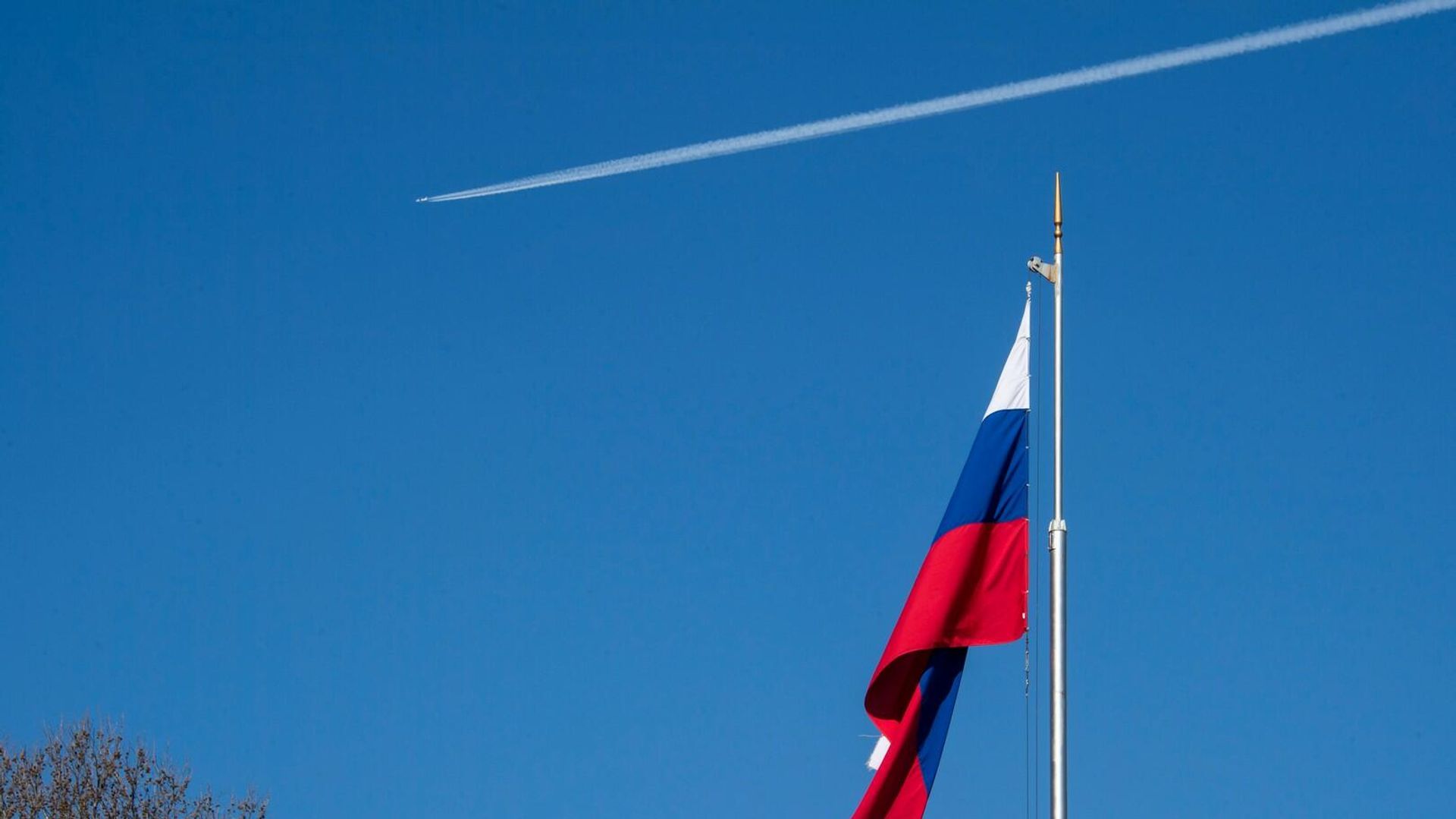 Флаг Российской федерации возле Госсовета Крыма в Симферополе - РИА Новости, 1920, 10.01.2023
