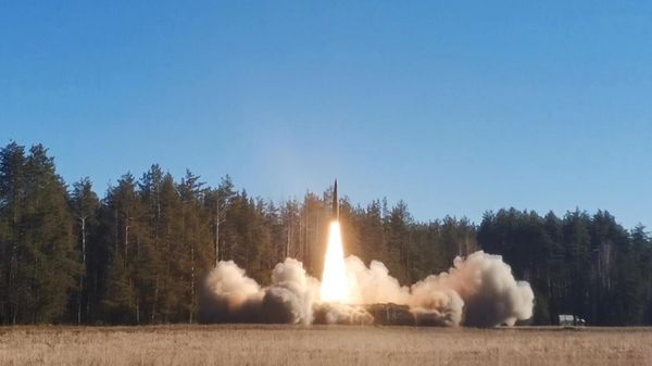 Работа расчетов ОТРК Искандер при нанесения ударов по военным объектам ВСУ