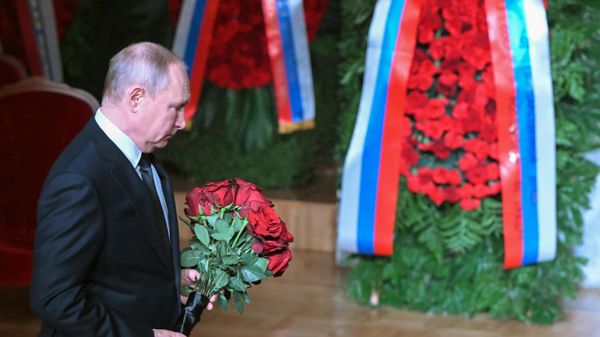 Президент РФ В. Путин простился с В. Жириновским