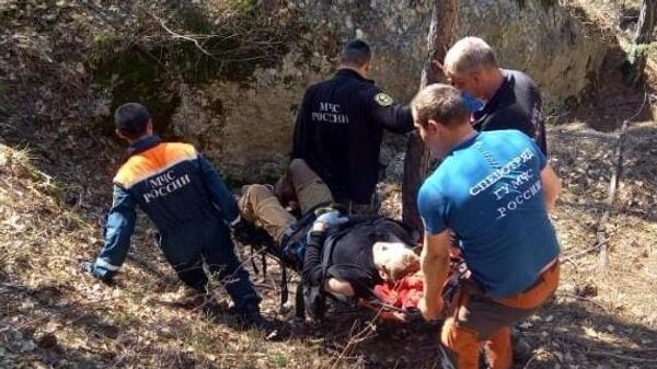 Эвакуация мужчины, сорвавшегося со скалы Сфинксы в Бахчисарайском районе