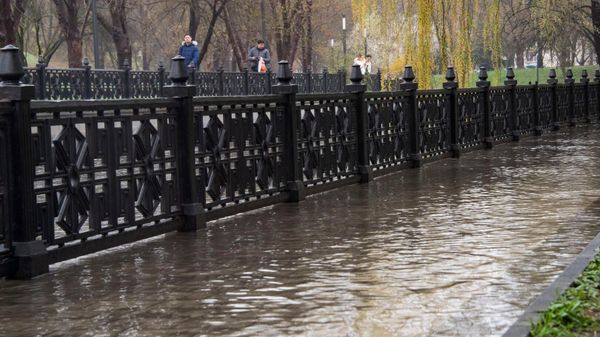 Разлив воды на реке Салгир в Симферополе