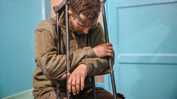 Военнопленным ВСУ оказывают помощь в Новоазовской ЦРБ