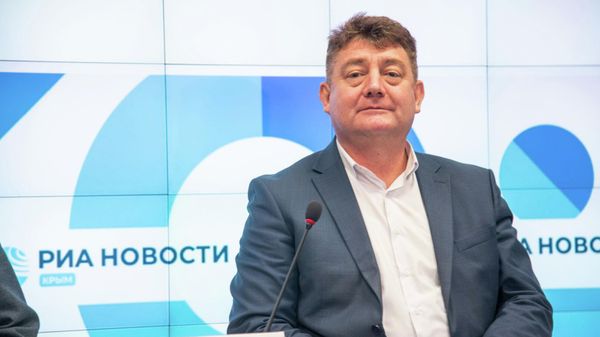 Председатель Государственного комитета по делам межнациональных отношений Республики Крым Айдер Типпа