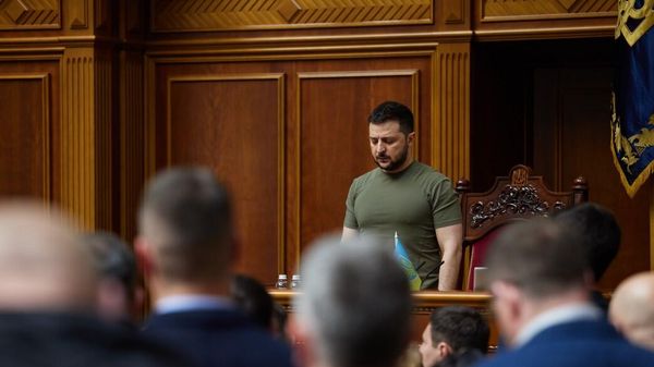 Президент Украины Владимир Зеленский выступает в Верховной раде
