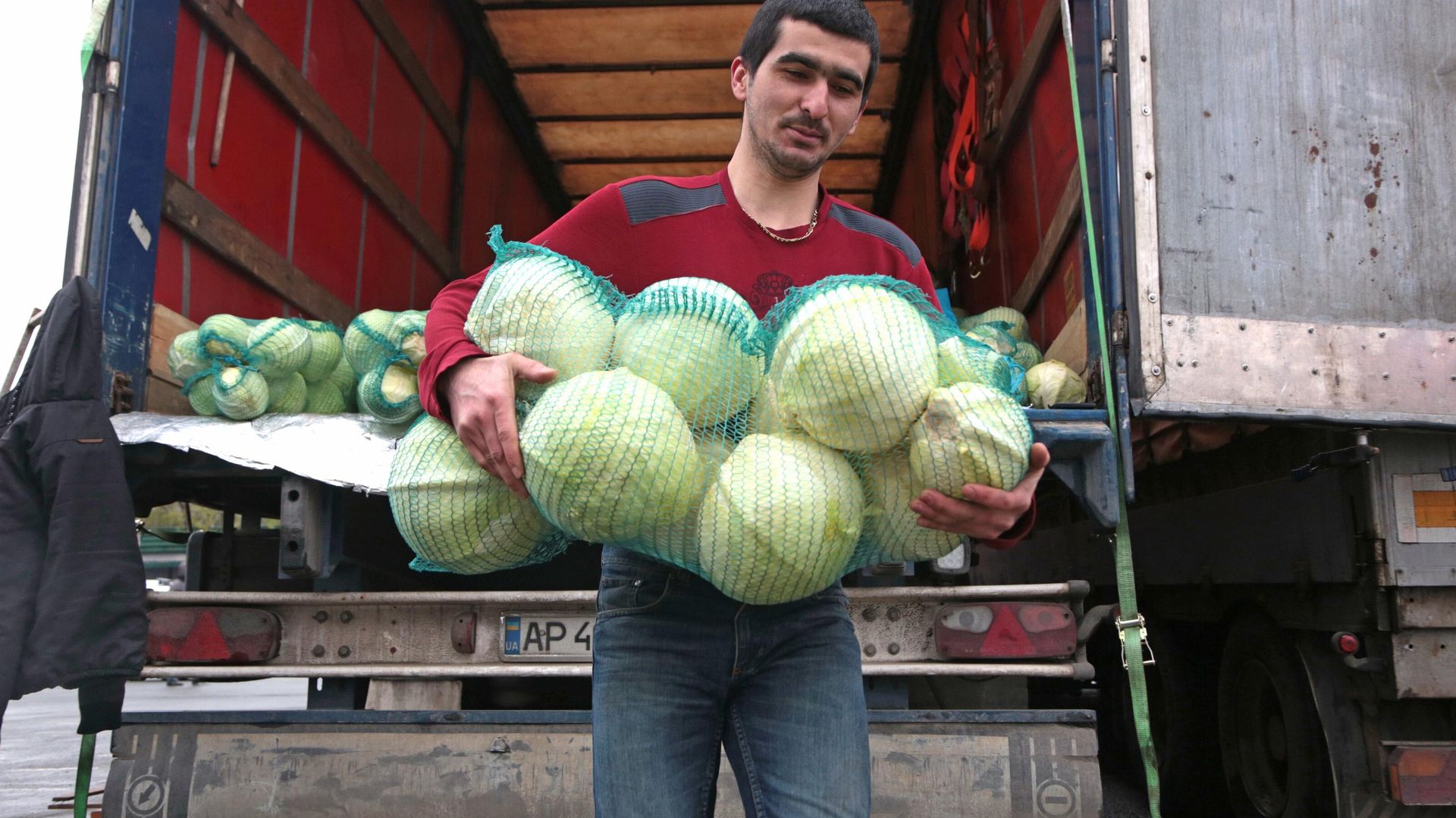 Продукты из Херсонской и Запорожской областей на симферопольском рынке Привоз - РИА Новости, 1920, 06.05.2022