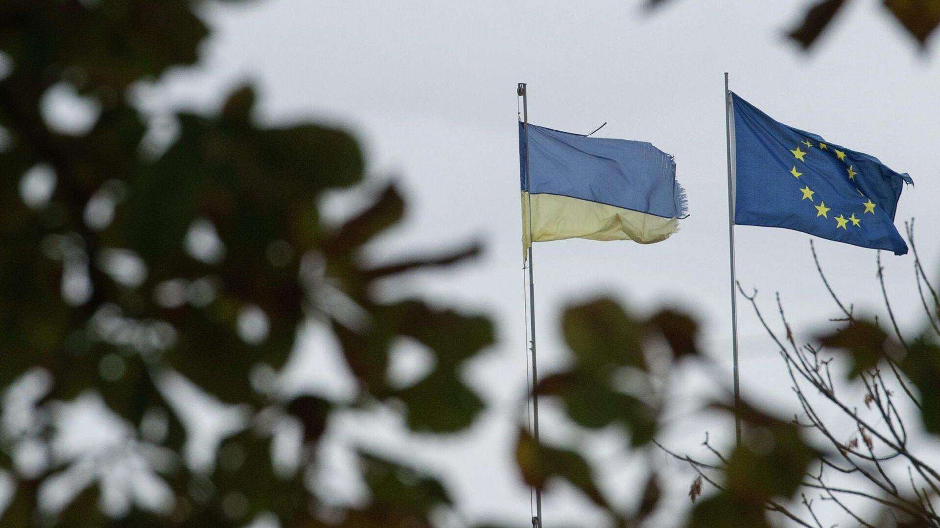 Флаги Украины, Европейского союза и Соединенных Штатов Америки - РИА Новости, 1920, 03.06.2025