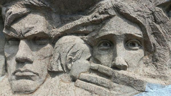 Мемориал на месте расстрелов мирного населения в с. Дубки Симферопольского района