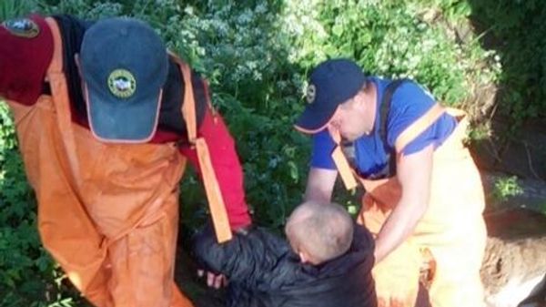 Спасение мужчины из русла реки Чурук-Су