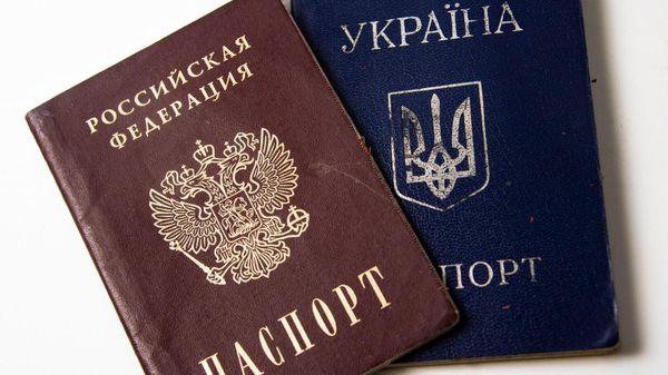 Паспорт России и Украины