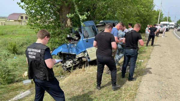 ДТП с участием маршрутного автобуса в районе станицы Голубицкой Темрюкского района, 4.06.22