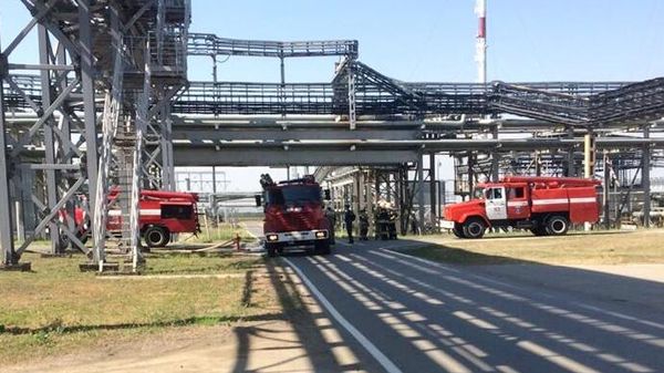 Пожар на нефтеперерабатывающем заводе в Ростовской области