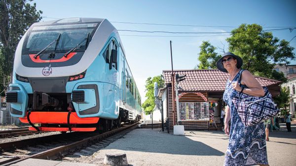 Железнодорожная ветка на набережной Феодосии