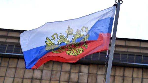 Поднятие нового флага на военно-гражданской администрации в г. Купянске