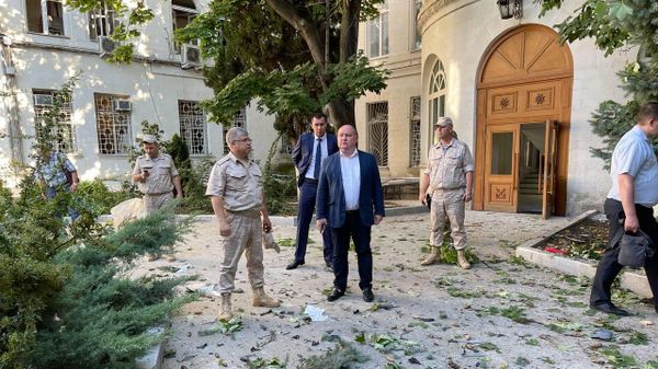Губернатор Севастополя Михаил Развожаев на территории Штаба ЧФ, куда прилетел беспилотник со взрывчаткой