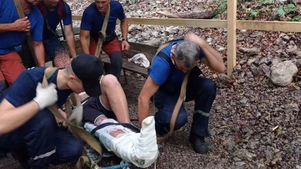 Операция по спасению мужчины в Большом каньоне Крыма