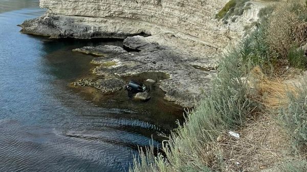 Автомобиль сорвался со скалы Большой Атлеш на Тарханкуте