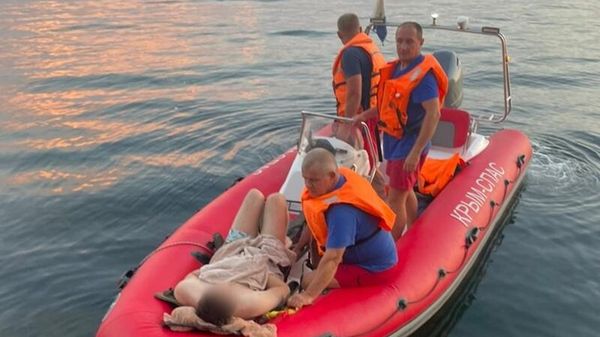 В селе Оленевка Черноморского района Крыма мужчина сорвался со скалы
