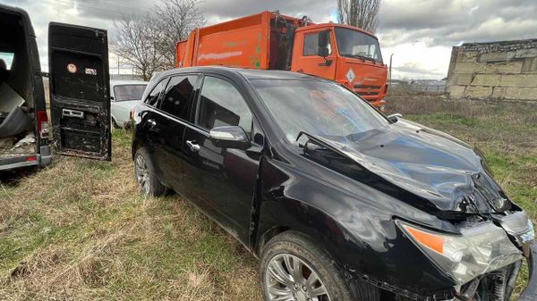 Машина, в которой после ДТП пострадали подростки